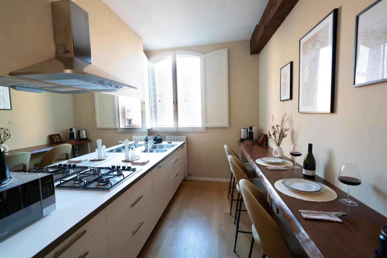 Piazza Santo Stefano Con Vista Apartment Bologna Luaran gambar